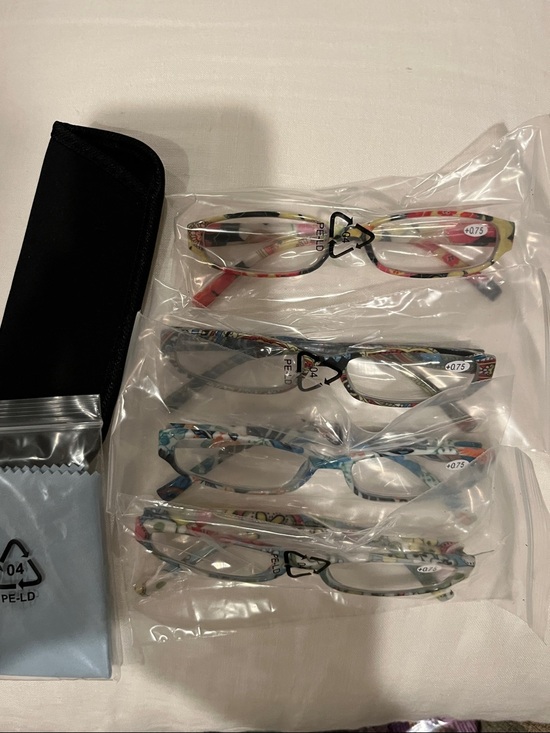 Accessories - Set of Four Multicolor Reading Glasses with Four Black Cases & Cleaning Cloth